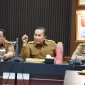Bupati Kubu Raya Sujiwo memimpin rapat penanganan krisis solar, (18/5/2026).