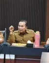 Bupati Kubu Raya Sujiwo memimpin rapat penanganan krisis solar, (18/5/2026).