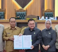 Wagub Kalbar Krisantus Kurniawan menghadiri Rapat Paripurna DPRD Kalbar dan menyampaikan pendapat akhir kepala daerah terkait Raperda Pertanggungjawaban Pelaksanaan APBD Tahun Anggaran 2025.