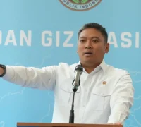 Kepala Badan Gizi Nasional Sudaryono menyampaikan penutupan 833 dapur SPPG di seluruh Indonesia dalam konferensi pers di Jakarta.