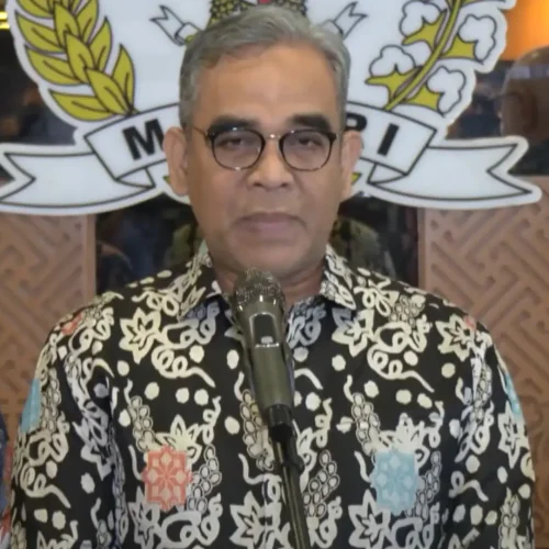 Ketua MPR RI Ahmad Muzani memberikan keterangan terkait keputusan pengulangan final LCC 4 Pilar Kalbar di Kompleks Parlemen Senayan Jakarta.