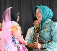 Ketua TP PKK Kalbar Ajak Orang Tua Tidak Membandingkan Tumbuh Kembang AnakPontianak – Ketua Tim (1) Ketua TP PKK Kalbar Erlina Norsan memberikan imbauan kepada orang tua tentang pentingnya memahami tumbuh kembang anak. (instagram.com/erlinanorsan.id)