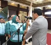 Ketua TP-PKK Kalbar Erlina resmi dilantik sebagai Ketua Umum PELTI Kalbar 2025–2029 oleh Ketua Umum PP PELTI Nurdin Halid di Pendopo Gubernur Kalbar. (instagram.com/adpim.provkalbar)