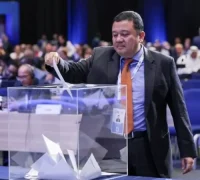Dirjen Ekosistem Digital Kemkomdigi Edwin Hidayat Abdullah dalam Kongres UPU ke-28 di Dubai, Uni Emirat Arab Delegasi Indonesia dipimpin Dirjen Ekosistem Digital Kemkomdigi Edwin Hidayat Abdullah dalam Kongres UPU ke-28 di Dubai, Uni Emirat Arab. (dok. Kemkomdigi)