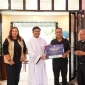 Wakil Gubernur Kalimantan Barat Krisantus Kurniawan menyerahkan bantuan hibah Rp1 miliar untuk pembangunan aula Paroki Pemangkat di Kabupaten Sambas.