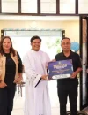 Wakil Gubernur Kalimantan Barat Krisantus Kurniawan menyerahkan bantuan hibah Rp1 miliar untuk pembangunan aula Paroki Pemangkat di Kabupaten Sambas.