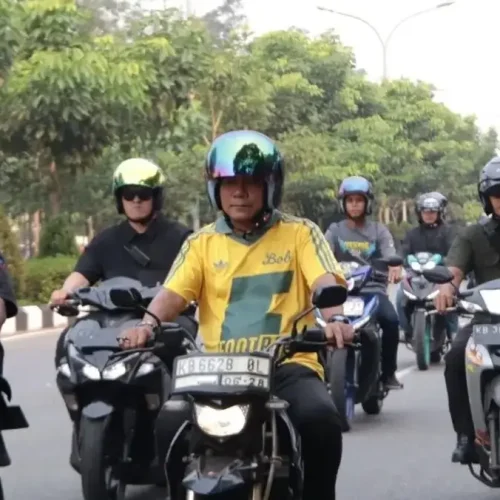 Wagub Kalbar Krisantus Kurniawan memimpin rolling city bersama anggota MX Club Pontianak.