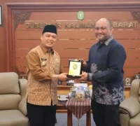 Gubernur Kalimantan Barat Ria Norsan menerima kunjungan silaturahmi Konsul Malaysia yang baru, Encik Idham Zuhri bin Mohamed Yunus, di Pontianak.