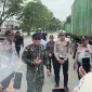 Bupati Kubu Raya Sujiwo meninjau lokasi parkir liar kontainer di badan jalan dan menyampaikan peringatan keras kepada pengusaha angkutan yang melanggar aturan.