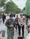 Bupati Kubu Raya Sujiwo meninjau lokasi parkir liar kontainer di badan jalan dan menyampaikan peringatan keras kepada pengusaha angkutan yang melanggar aturan.