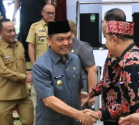 Gubernur Kalimantan Barat Ria Norsan melepas Kontingen Pesparawi Kalbar yang akan mengikuti Pesparawi Nasional XIV Tahun 2026 di Papua Barat.