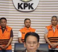 KPK menetapkan Gubernur Riau AW bersama dua pejabat sebagai tersangka kasus korupsi proyek jalan. (Dok. KPK)