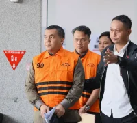 Dugaan korupsi izin tinggal WNA yang menyeret pejabat tinggi imigrasi.