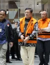 Empat tersangka kasus dugaan korupsi komisi asuransi PT Pelni dan Jasindo saat menjalani penahanan di Gedung Merah Putih KPK.