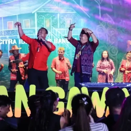 Wakil Gubernur Kalbar Krisantus Kurniawan saat menghadiri Grand Final Bujang Dara Gawai Kalbar 2026 di Rumah Radakng Pontianak.