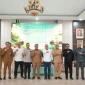 Wakil Gubernur Kalbar Krisantus Kurniawan memimpin rapat koordinasi bersama perusahaan kelapa sawit di Kantor Dinas Perkebunan dan Peternakan Provinsi Kalimantan Barat.