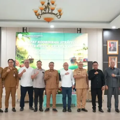 Wakil Gubernur Kalbar Krisantus Kurniawan memimpin rapat koordinasi bersama perusahaan kelapa sawit di Kantor Dinas Perkebunan dan Peternakan Provinsi Kalimantan Barat.
