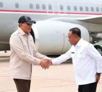 Wakil Gubernur Kalimantan Barat Krisantus Kurniawan menyambut kedatangan Menhan Sjafrie Sjamsoeddin di Bandara Supadio, Kabupaten Kubu Raya.