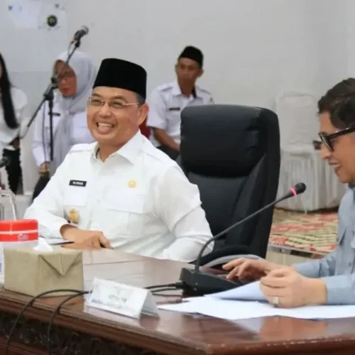 Gubernur Kalbar Ria Norsan menerima kunjungan kerja Baleg DPR RI di Balai Petitih Kantor Gubernur Kalbar.