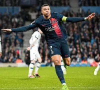 Kylian Mbappe saat membela PSG dalam laga Ligue 1 sebelum sengketa gaji berakhir. (instagram.com/k.mbapp)