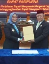 Bupati Erlina menyampaikan LKPJ 2025 dalam sidang paripurna DPRD Kabupaten Mempawah, Senin (30/3/2026).