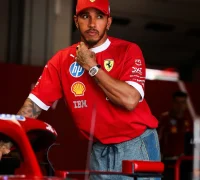 Lewis Hamilton menyoroti perlunya transparansi dalam keputusan FIA. (instagram.com/lewishamilton)