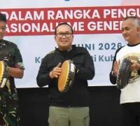 Bupati Kubu Raya Sujiwo saat membuka lomba baris berbaris tingkat Kalimantan Barat di Aula Praja Utama Kantor Bupati Kubu Raya.