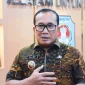 Bupati Kubu Raya Sujiwo menerima Camat Sungai Kakap dan Kepala Desa Jeruju Besar saat membahas hadiah Rp500 juta untuk Lomba Desa Tingkat Kabupaten.