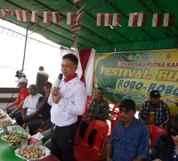 Wali Kota Pontianak Edi Rusdi Kamtono membuka Lomba Sampan Bidar Kampung Yuka di Kecamatan Pontianak Barat.