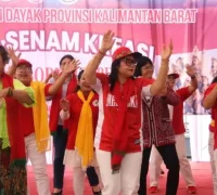 Lomba Senam Borneo LPD Kalbar memperkuat kebersamaan dan peran perempuan Dayak.