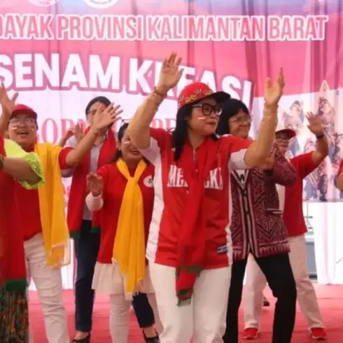 Lomba Senam Borneo LPD Kalbar memperkuat kebersamaan dan peran perempuan Dayak.