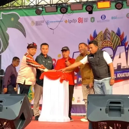 Wagub Krisantus Kurniawan membuka Lomba Tari Multi Etnis Kalbar di PACAK 2026