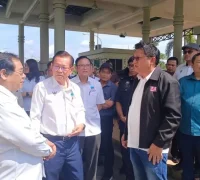 Menteri Perhubungan Sarawak Lee Kim Shin meninjau ICQS Lubok Antu untuk mempercepat operasional bus lintas negara rute Kuching–Putussibau.