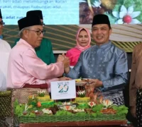 Gubernur Kalbar Ria Norsan saat menghadiri Halalbihalal MABM di Pendopo Gubernur, (19/4/2026).