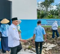 Sekda Kubu Raya Yusran Anizam meninjau pembangunan dapur program Makan Bergizi Gratis di Kecamatan Terentang.