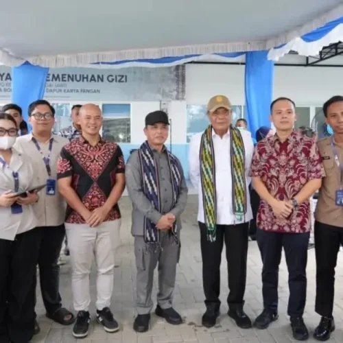 Menko Polkam dan Ria Norsan meninjau dapur Makan Bergizi Gratis di Pontianak