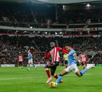 Pemain Manchester City berusaha menembus pertahanan Sunderland pada laga Premier League di Stadium of Light. (instagram.com/mancity)