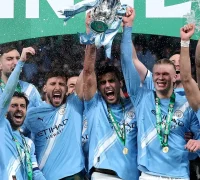 Para pemain Manchester City merayakan kemenangan Piala Liga usai mengalahkan Arsenal di Stadion Wembley.