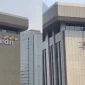 Logo Mandiri dicopot dari Gedung Bank Mandiri di Jalan M.H. Thamrin, Jakarta Pusat. (Foto : threads.com/@jeff_deo)
