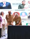 Sekda Kalbar Harisson menandatangani SK dan Rencana Aksi KKMD 2026 di Pontianak.