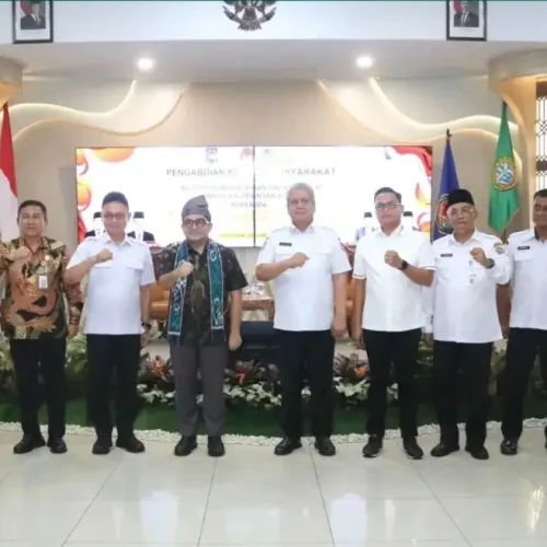Sekda Kalbar Harisson memberikan arahan kepada generasi muda dalam sharing session di Kantor Wali Kota Pontianak tentang peningkatan kompetensi dan integritas.