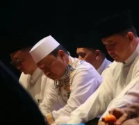 Gubernur Kalimantan Barat Ria Norsan menghadiri Maulid Akbar dalam rangka HUT ke-255 Kota Pontianak dan Milad ke-9 Majelis Ansharul Musthafa di Alun-Alun Kapuas, Jumat (16/10/2026) malam.