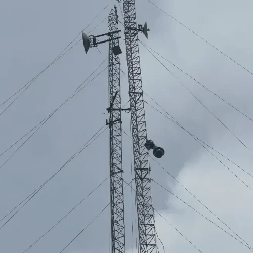 Menara CCTV berbasis AI untuk mendukung deteksi dini asap dan api secara real time dalam upaya pencegahan karhutla.
