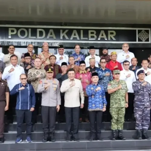 Menko Polkam Djamari Chaniago saat silaturahmi dengan tokoh masyarakat di Mapolda Kalbar.