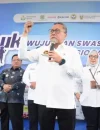 Menko Pangan Zulkifli Hasan saat mengikuti rembuk tani bersama petani di Kubu Raya.