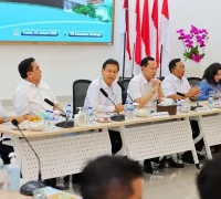 Menteri Kesehatan Budi Gunadi Sadikin menyampaikan kebijakan insentif Rp30 juta bagi dokter spesialis yang bertugas di daerah terpencil. (Dok. Foto Kemenkes)