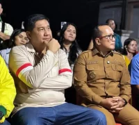 Maruarar Sirait bersama Sujiwo meninjau lokasi pembangunan Gereja Santo Petrus dan Paulus di Desa Kapur, Kabupaten Kubu Raya.