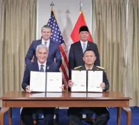 Menteri Pertahanan RI Sjafrie Sjamsoeddin dan Menhan AS Pete Hegseth saat pertemuan di Pentagon terkait kerja sama pertahanan.