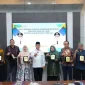 Gubernur Kalbar Ria Norsan usai memimpin rapat koordinasi pencegahan dan mitigasi karhutla bersama tujuh akademisi di Kantor Gubernur Kalbar.