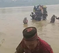 Motor tambang penyeberangan karam di aliran Sungai Kapuas, Kapuas Hulu. (Res-Kapuas Hulu)